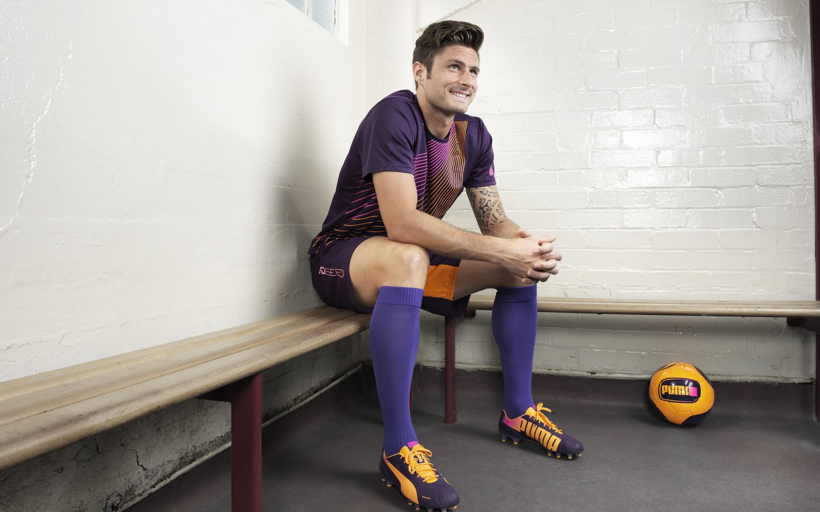 荷兰骑手 Stephane Hazeleger 在巴黎奥运会三项赛中获得第十名，展现坚韧精神。