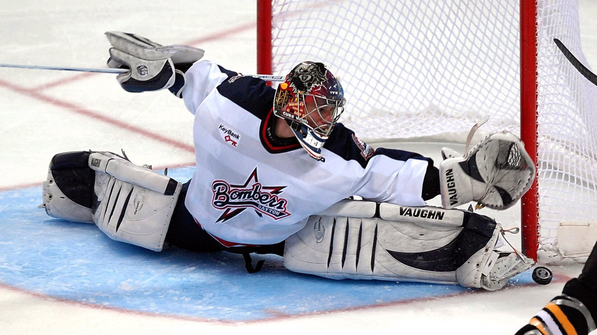 裁判新规引争议：联盟不断完善判罚规则，联赛裁判